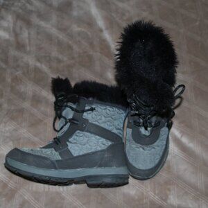 Fuzzy Bearpaw Waterproof Snowshoes